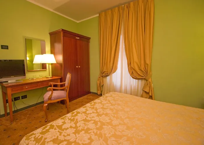 Отель Laurentia 3*