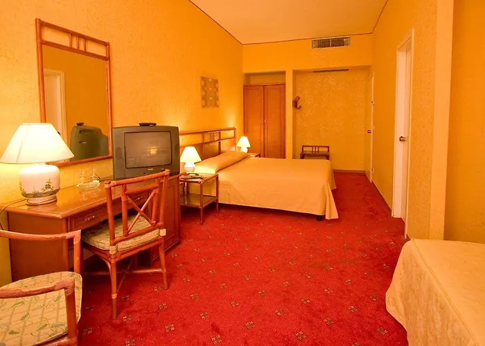 Отель Laurentia 3*